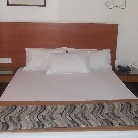 Hotel Brisa Marina Caranzalem Bagian luar foto