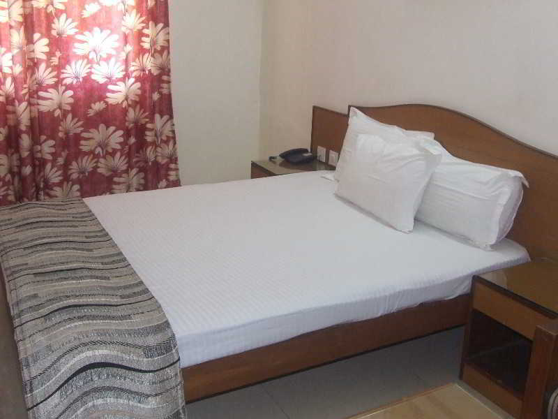 Hotel Brisa Marina Caranzalem Bagian luar foto