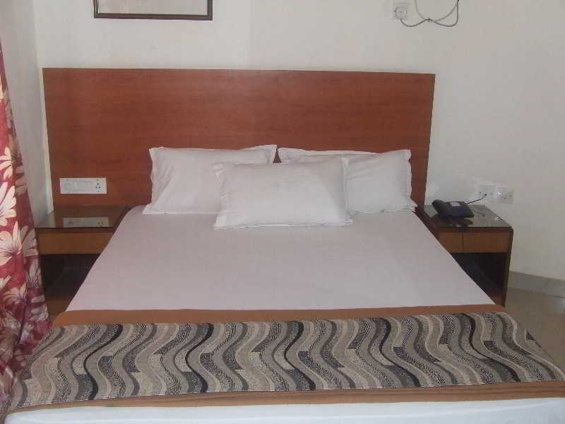 Hotel Brisa Marina Caranzalem Bagian luar foto
