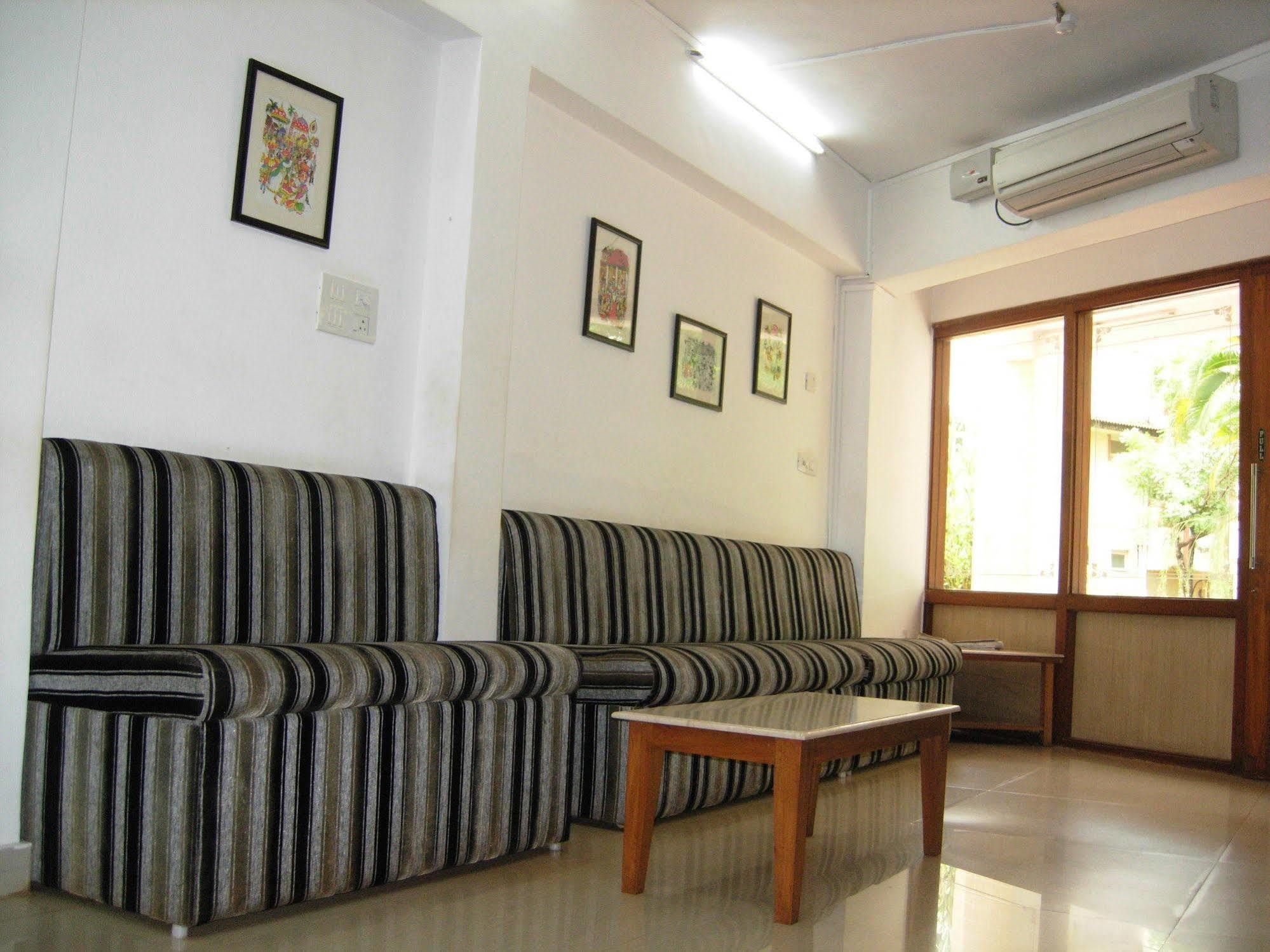 Hotel Brisa Marina Caranzalem Bagian luar foto