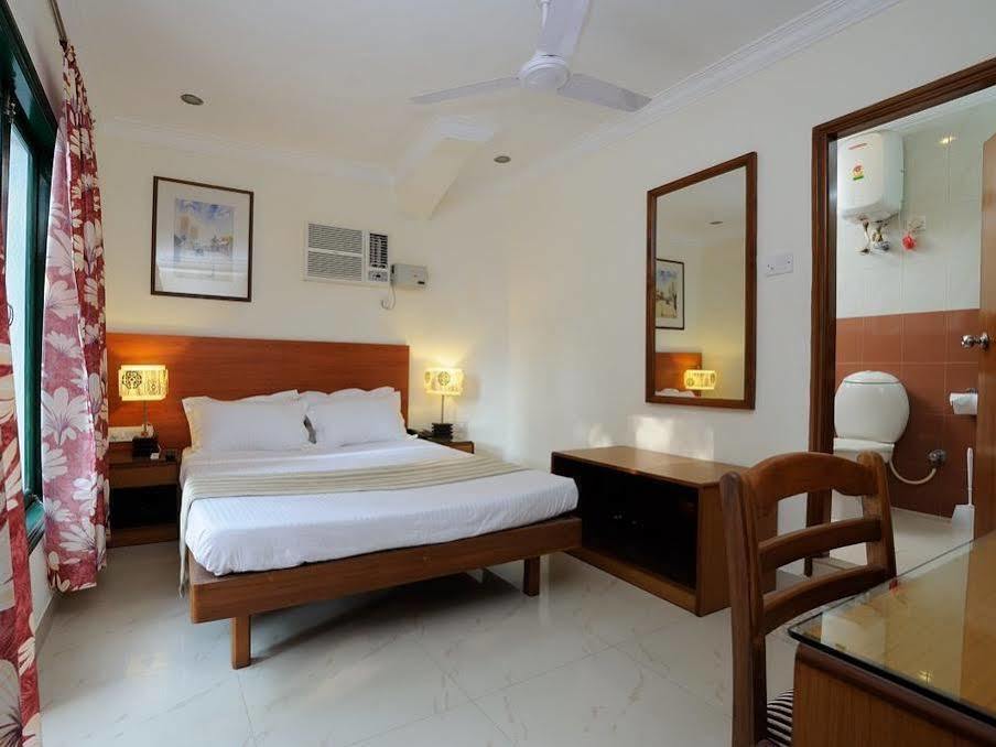 Hotel Brisa Marina Caranzalem Bagian luar foto