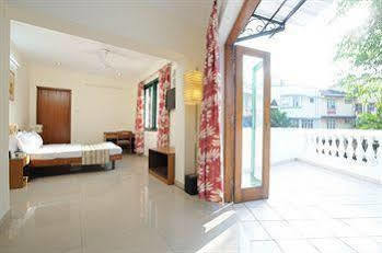 Hotel Brisa Marina Caranzalem Bagian luar foto